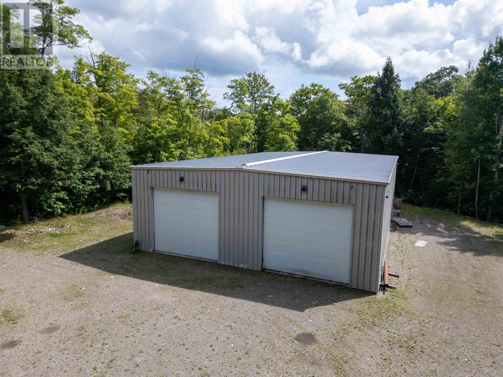 2129 Centre Line Rd Property Photo 31