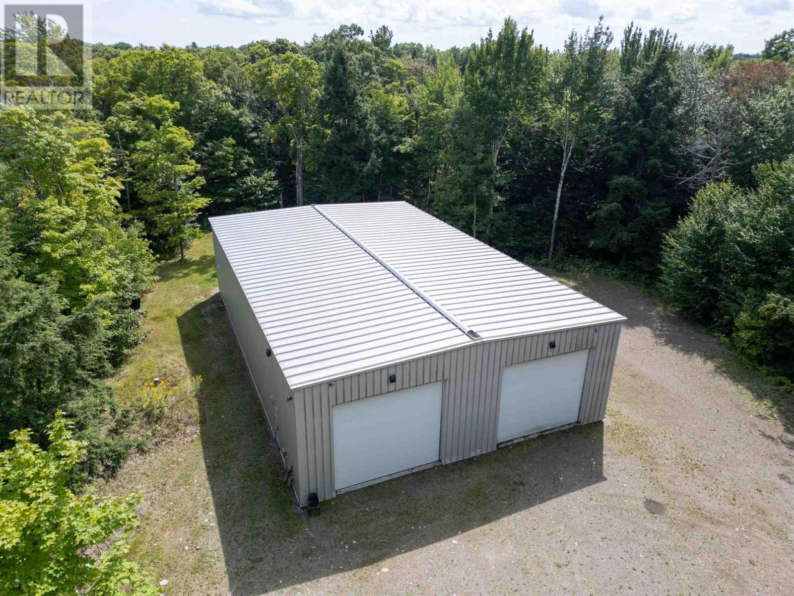 2129 Centre Line Rd Property Photo 32