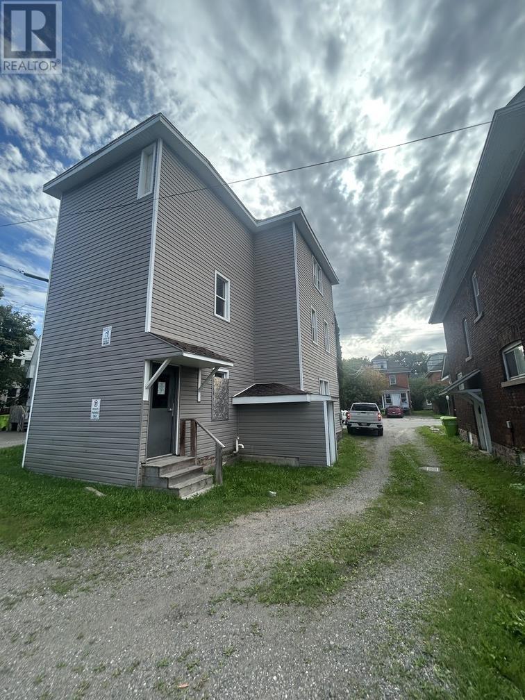 181 Elgin St Property Photo 4