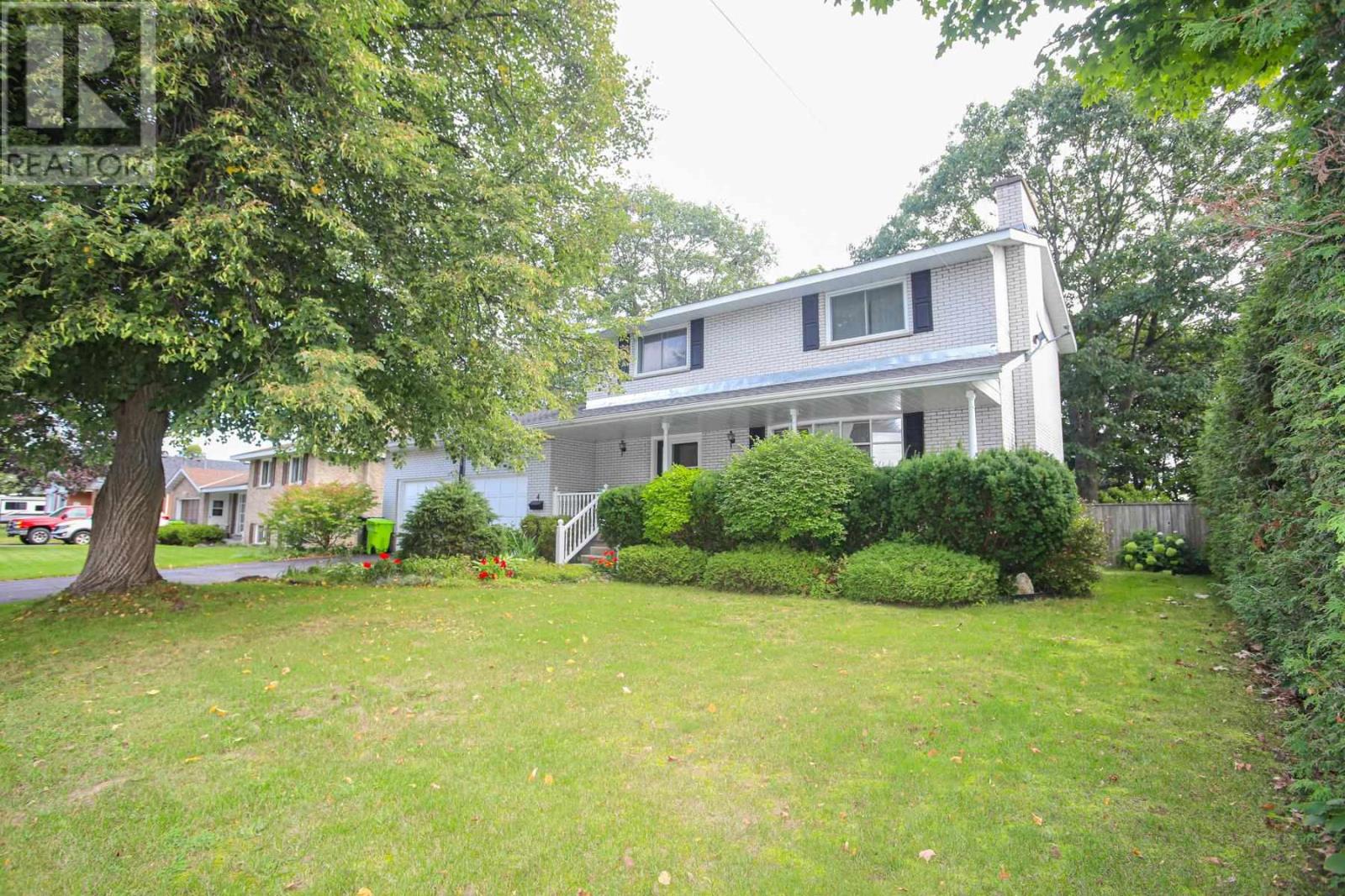 4 Silver Birch DR