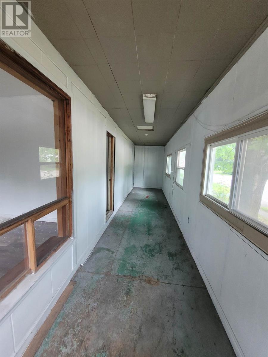 99 Letcher St Property Photo 8
