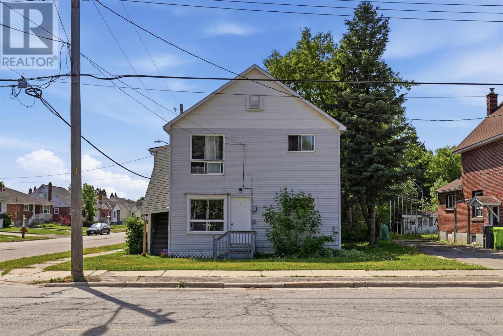 689 Wellington St Property Photo 1
