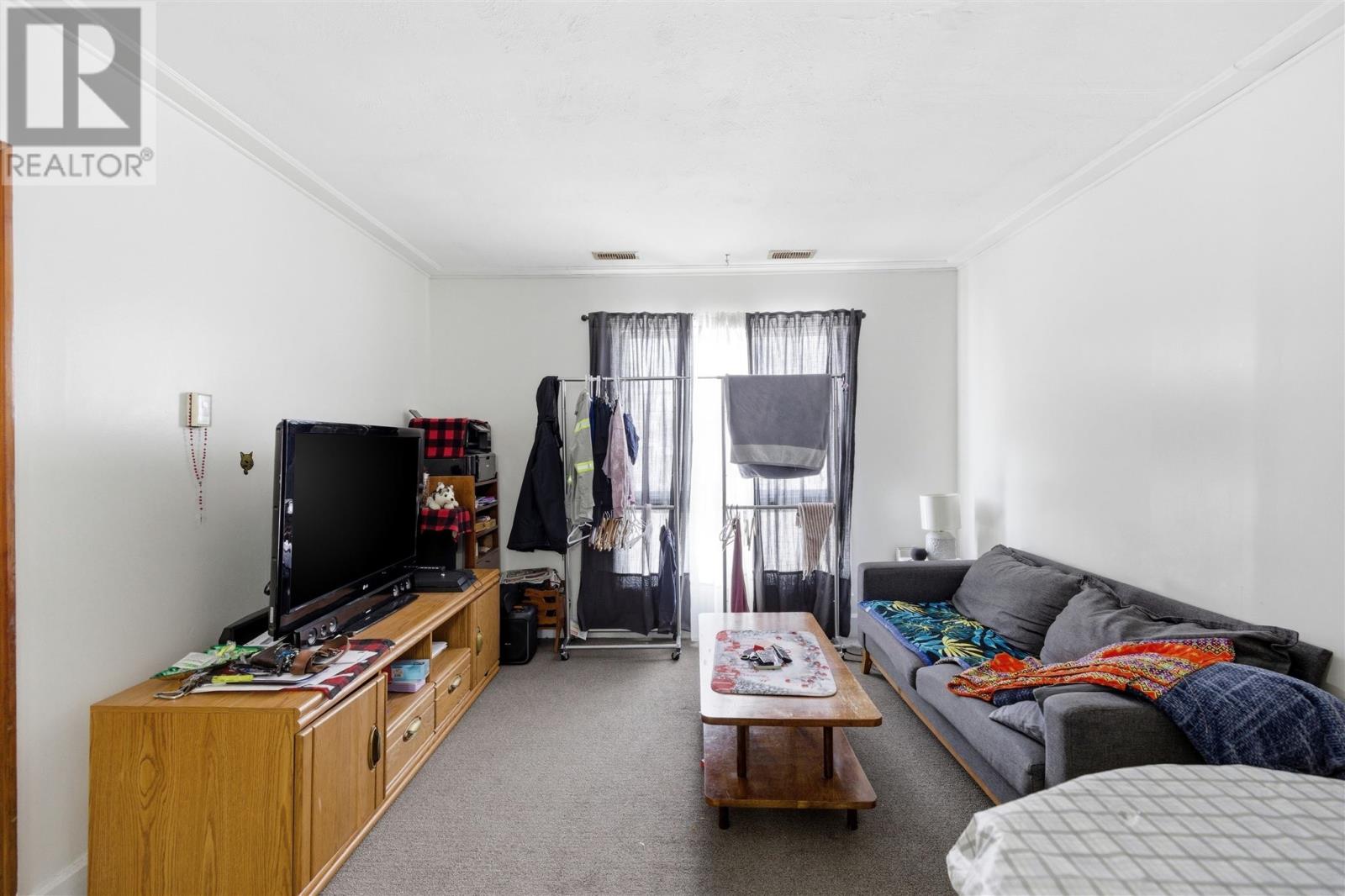 689 Wellington St Property Photo 20