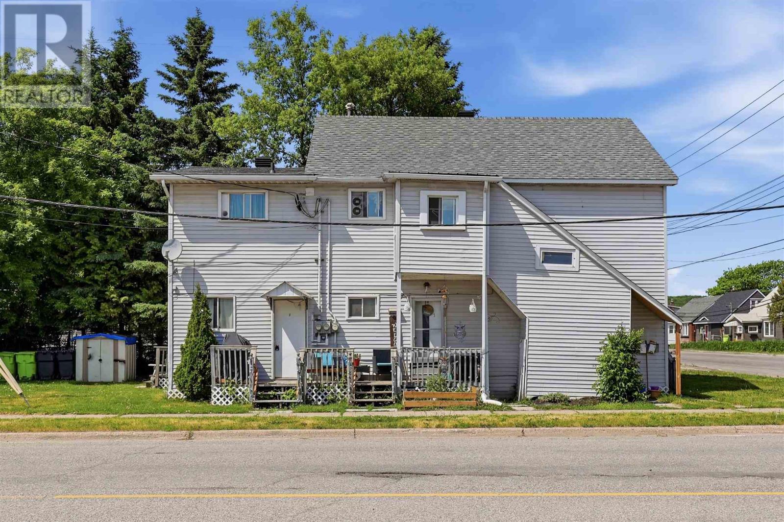 689 Wellington St Property Photo 32