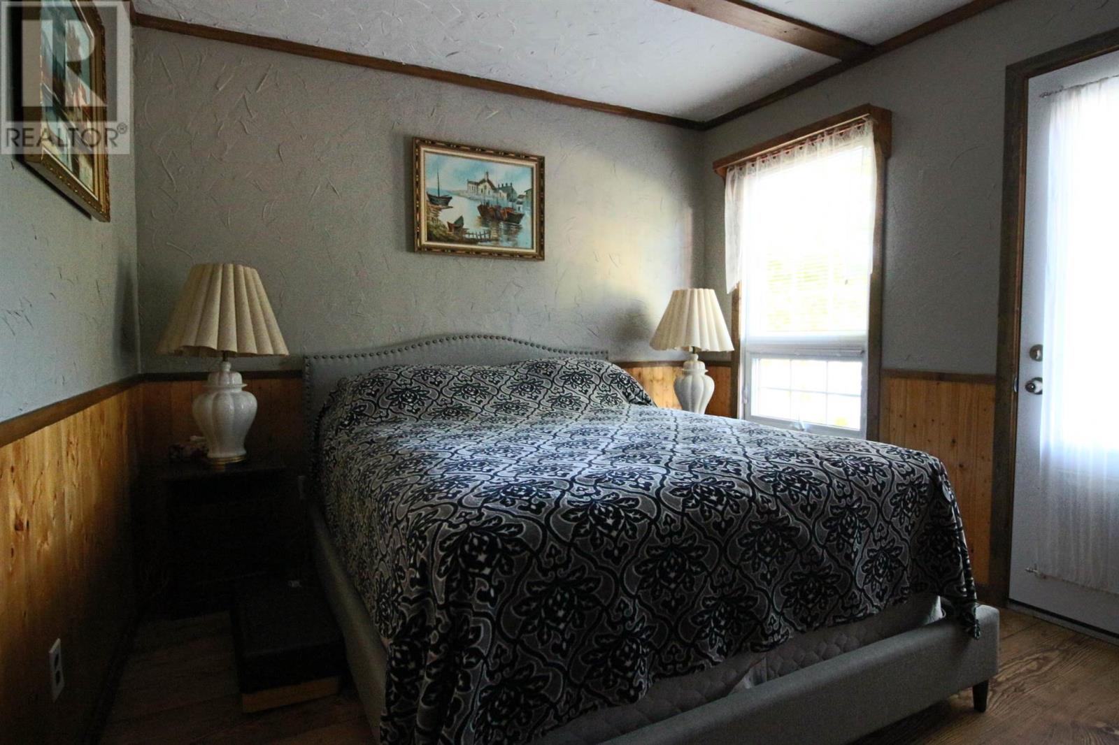 7 Weckstrom Lake Property Photo 36