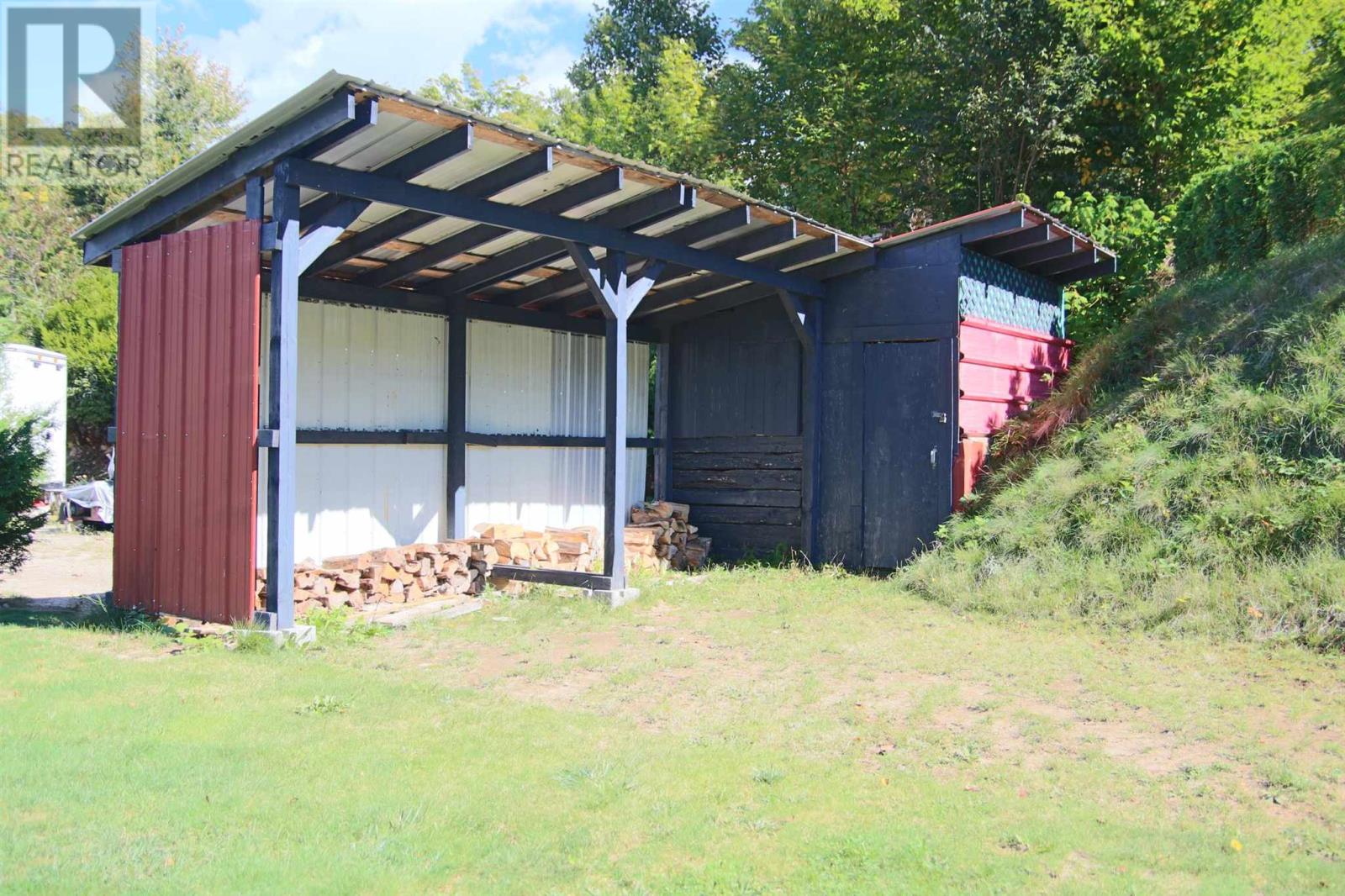7 Weckstrom Lake Property Photo 43