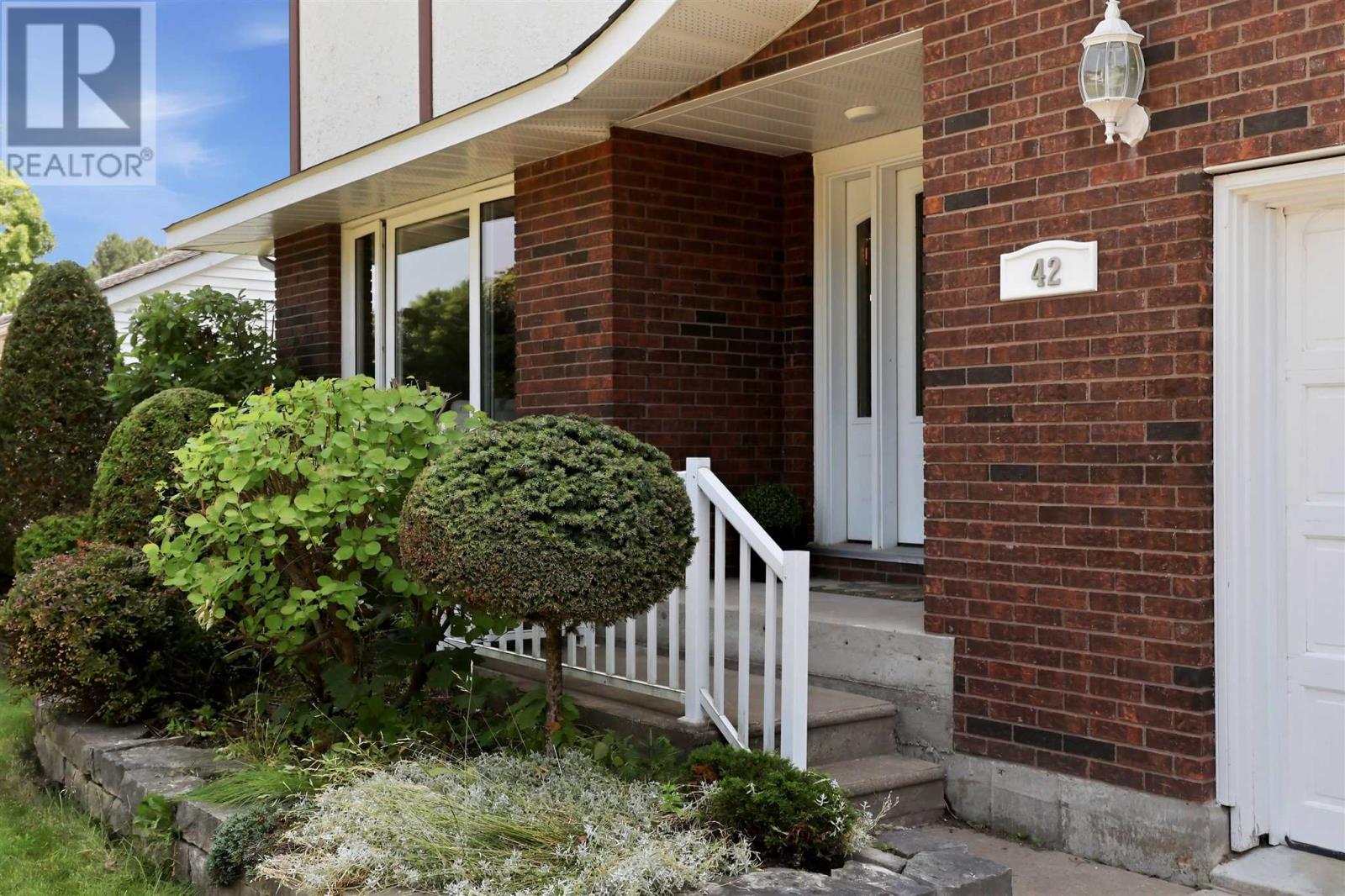 42 Caddy Ave Property Photo 2