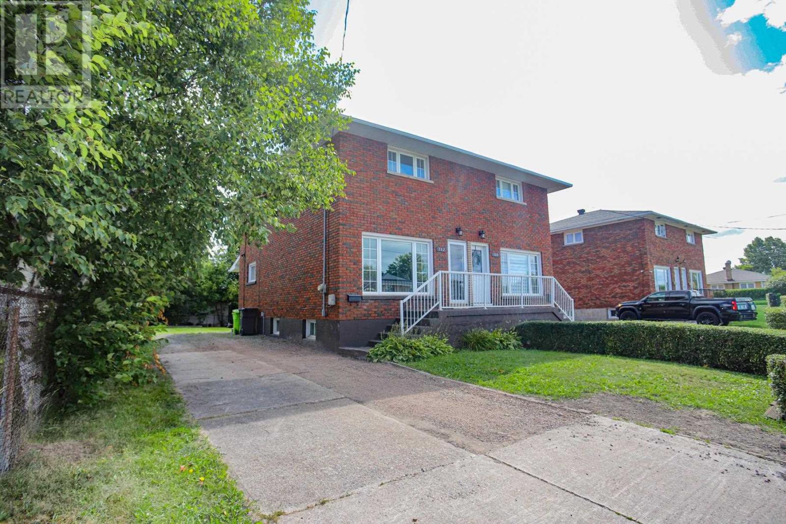 382 Farwell Ter Property Photo 3
