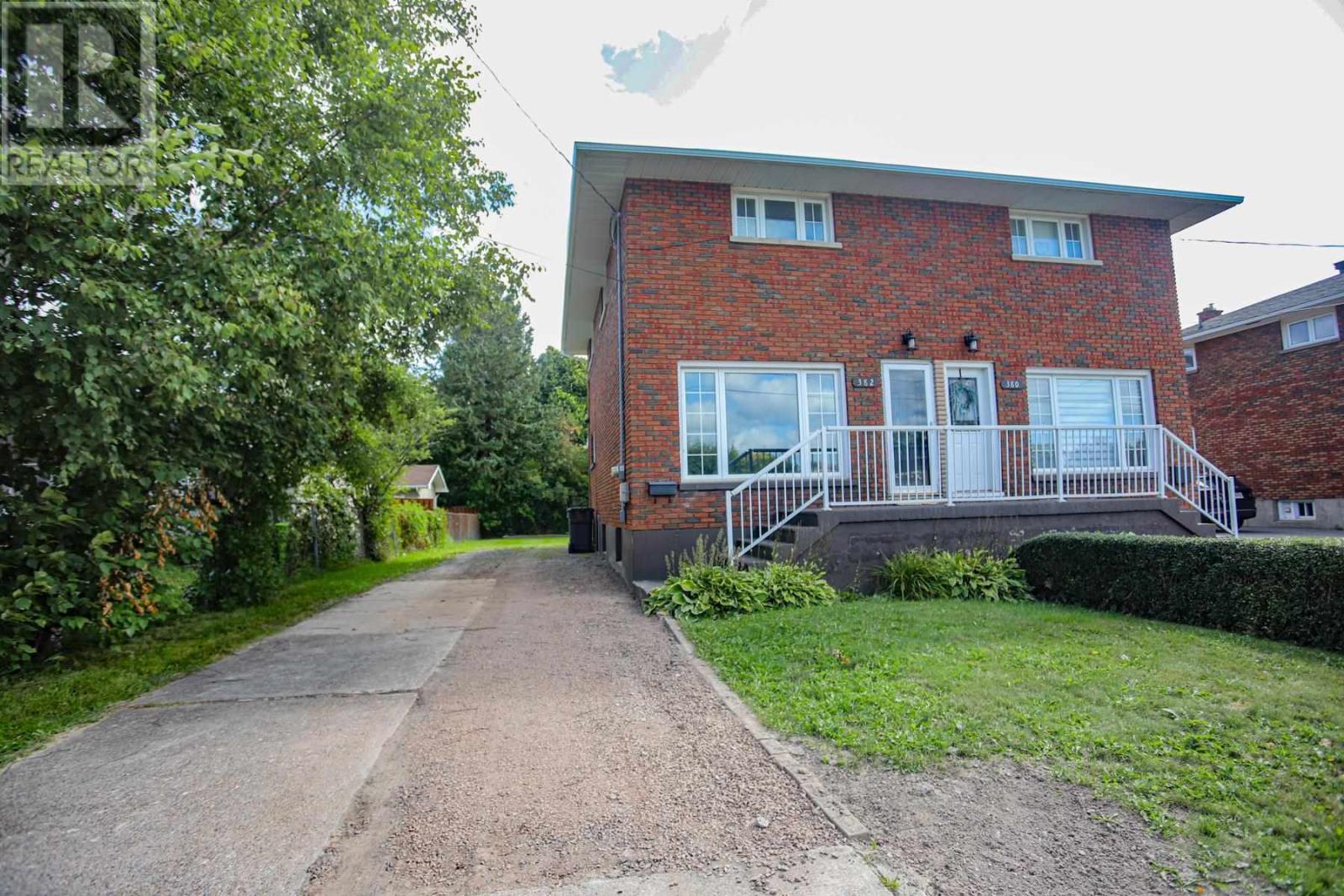 382 Farwell Ter Property Photo 4