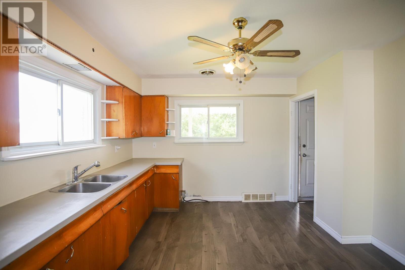 382 Farwell Ter Property Photo 13