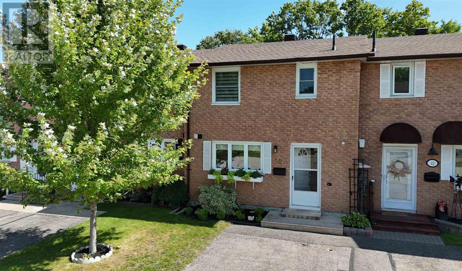 40 Frame Cres Property Photo 1