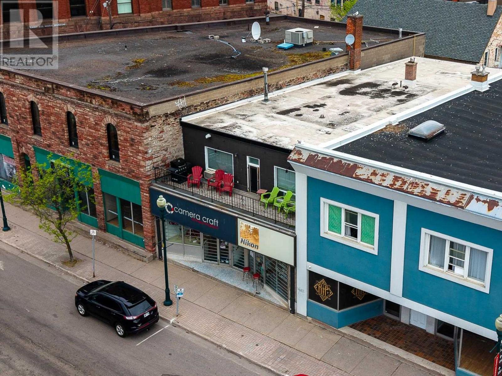 716-718 Queen St Property Photo 2