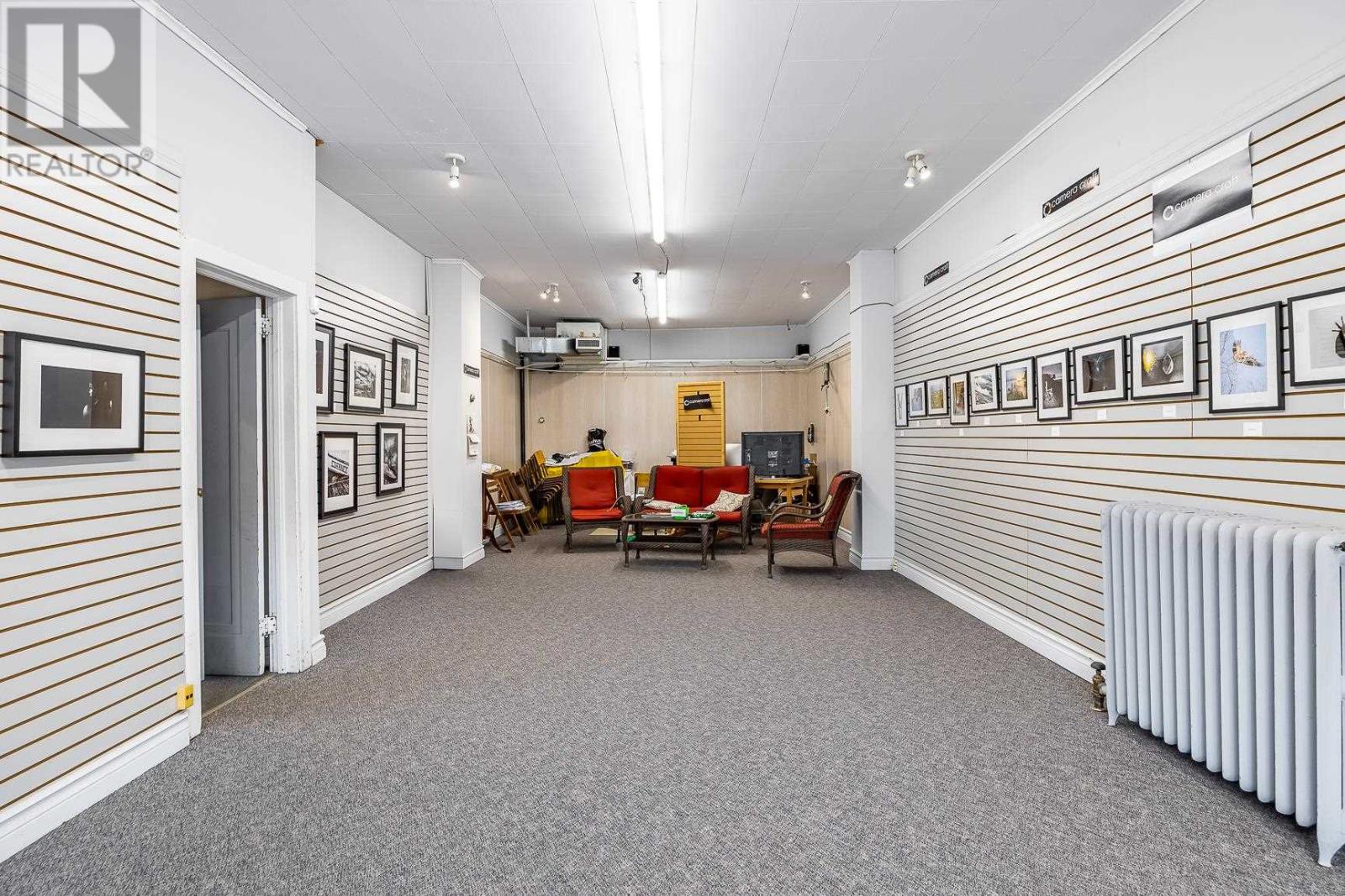 716-718 Queen St Property Photo 11