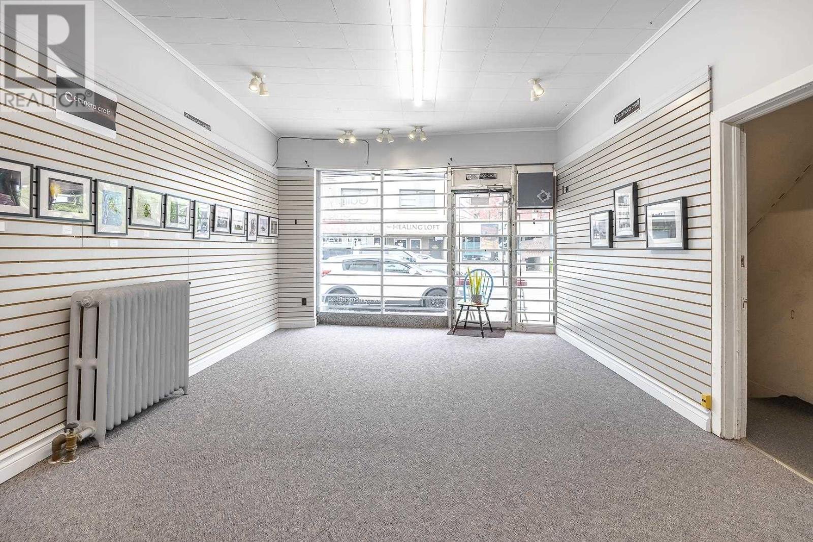 716-718 Queen St Property Photo 12