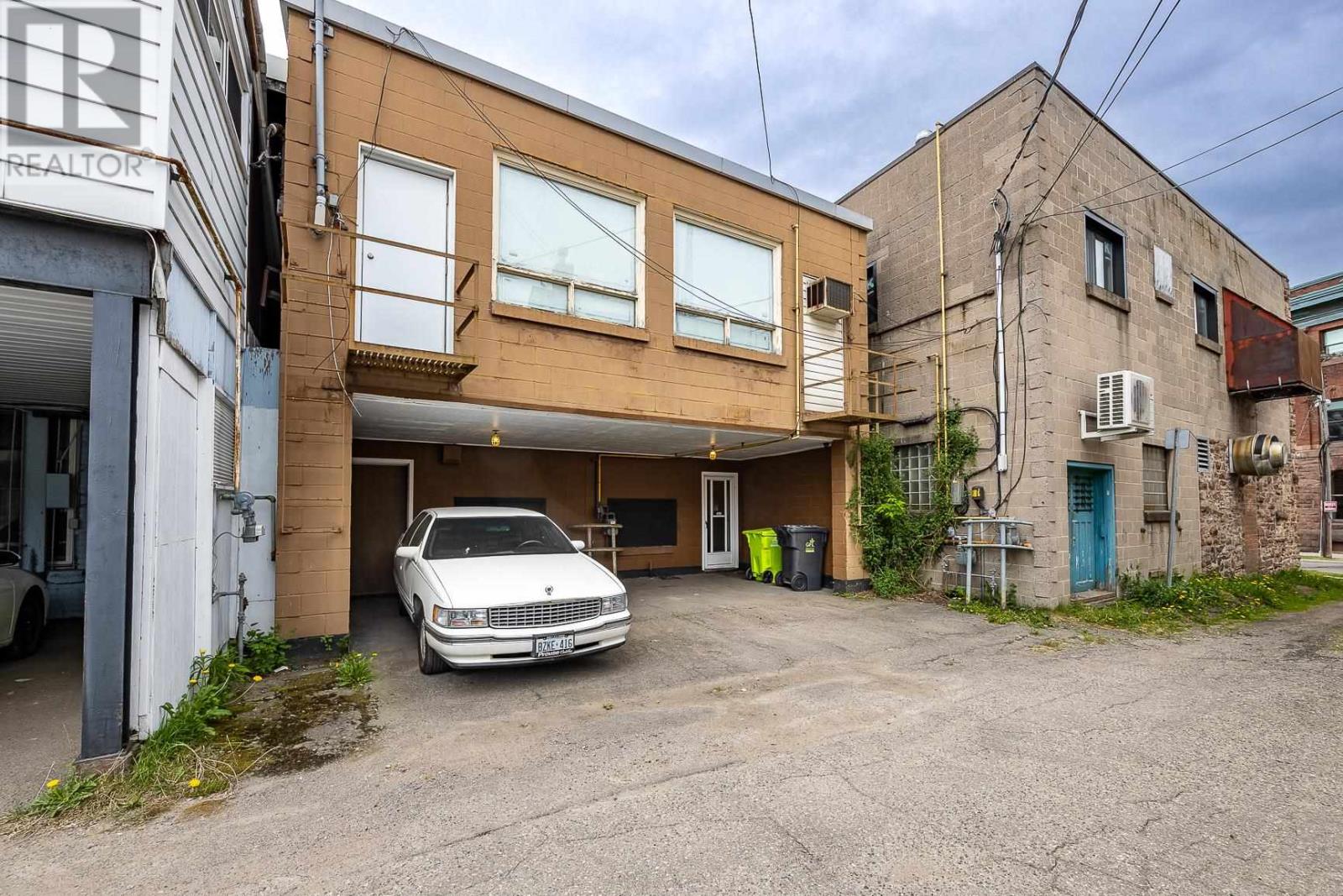 716-718 Queen St Property Photo 40