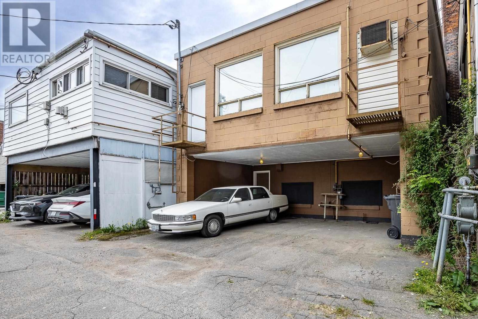 716-718 Queen St Property Photo 41