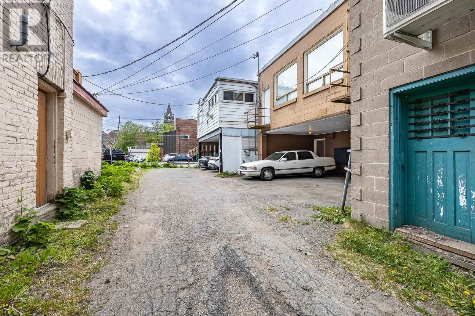 716-718 Queen St Property Photo 42