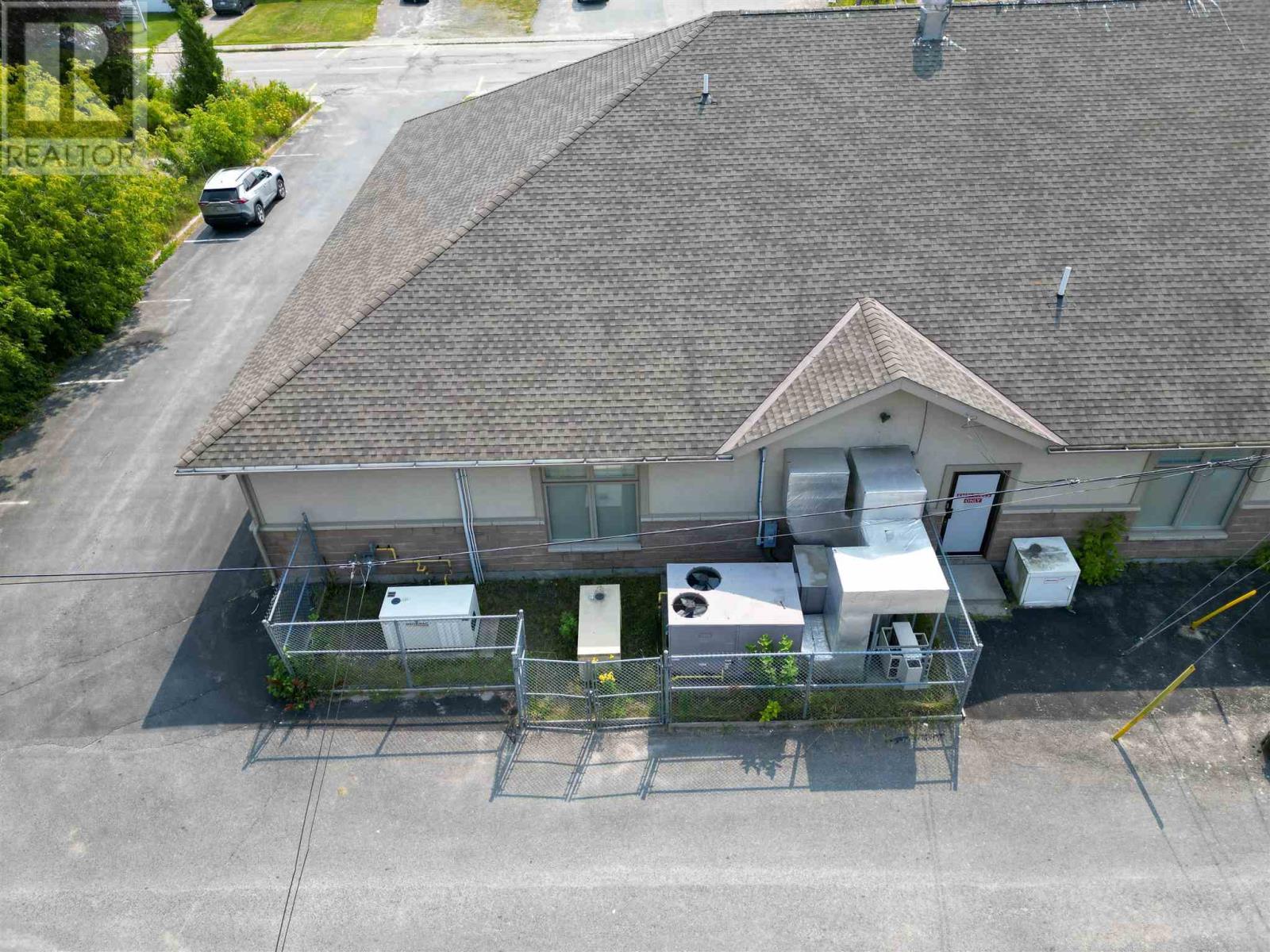 9 Lawton St Property Photo 8