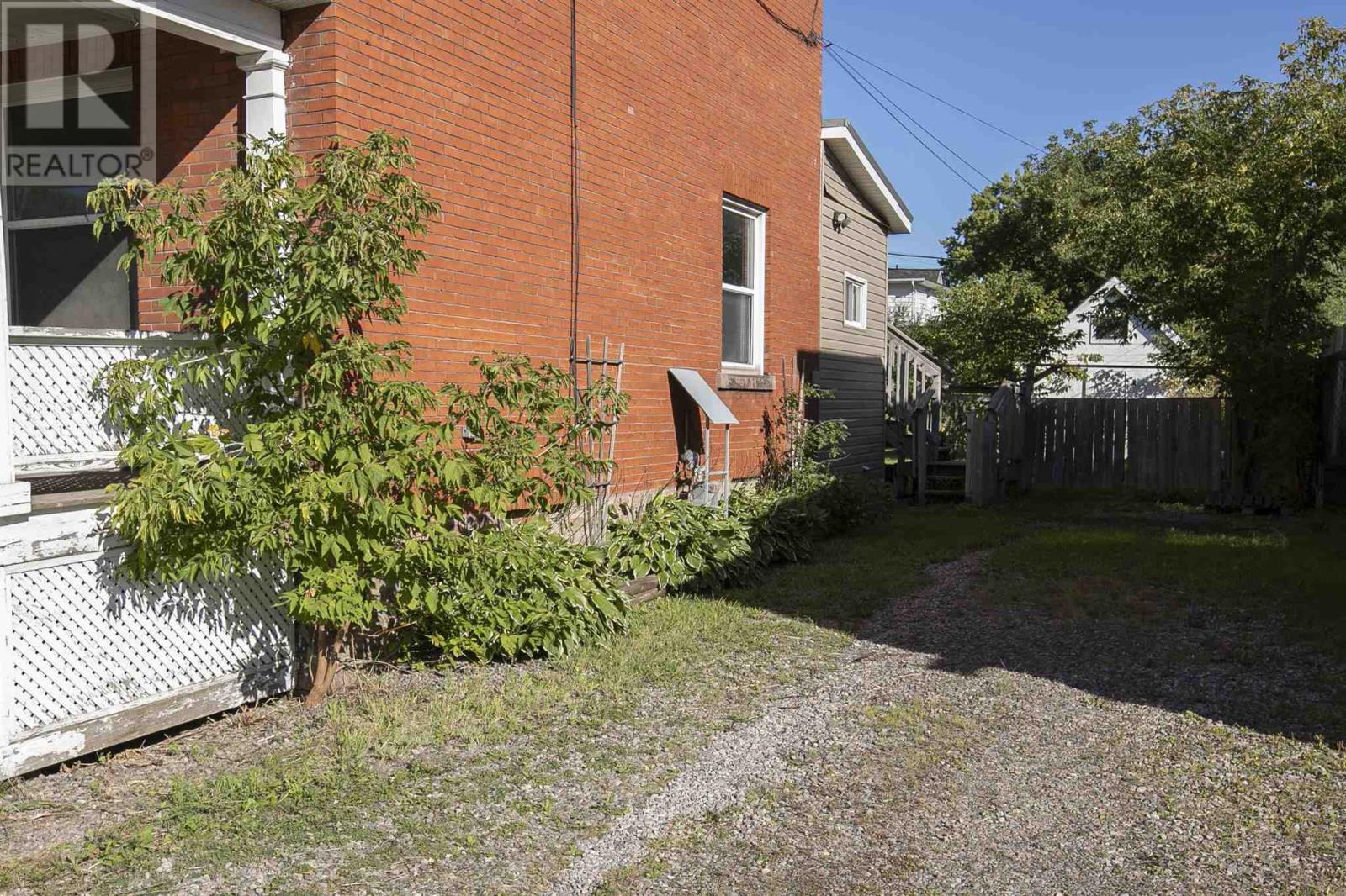 26 Wallace Ter Property Photo 3