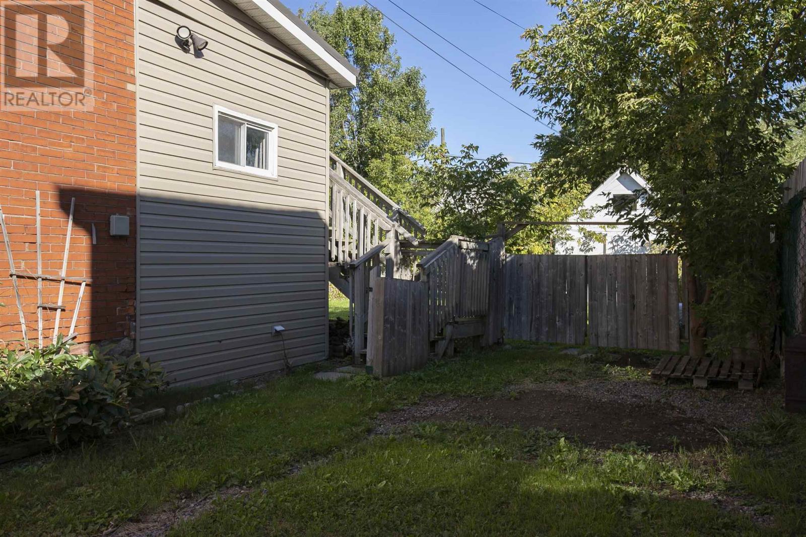 26 Wallace Ter Property Photo 4