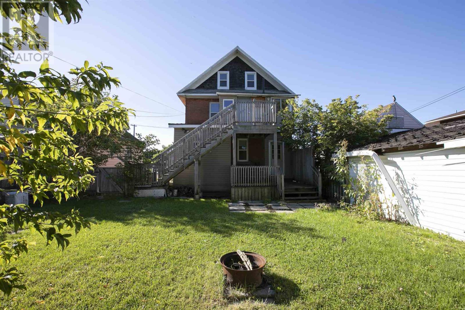 26 Wallace Ter Property Photo 8