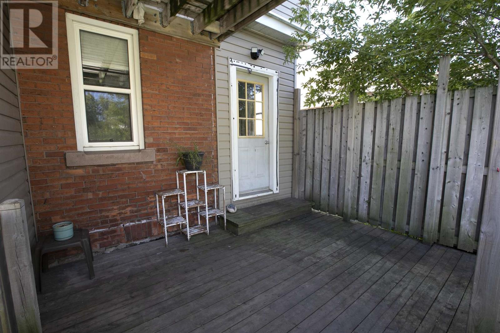 26 Wallace Ter Property Photo 10