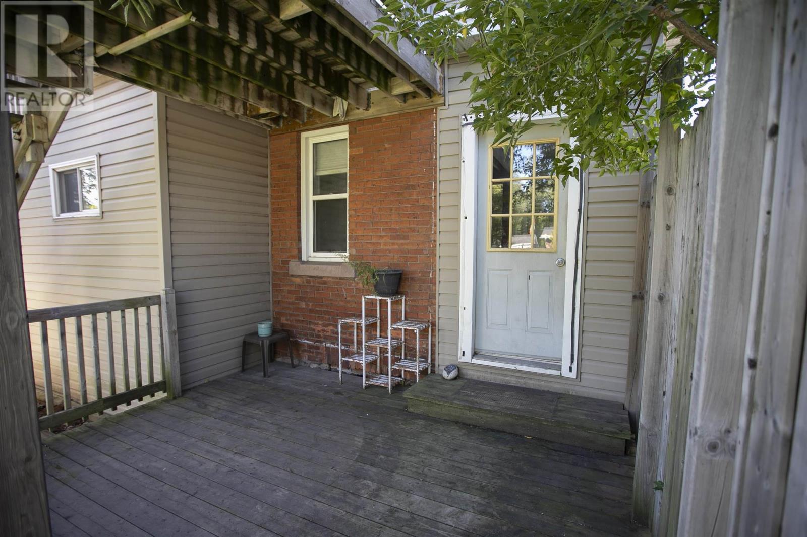 26 Wallace Ter Property Photo 11