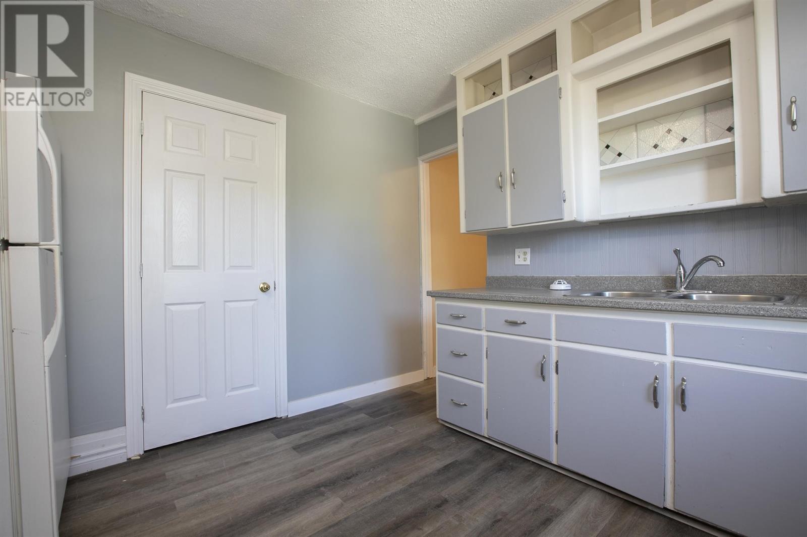 26 Wallace Ter Property Photo 43