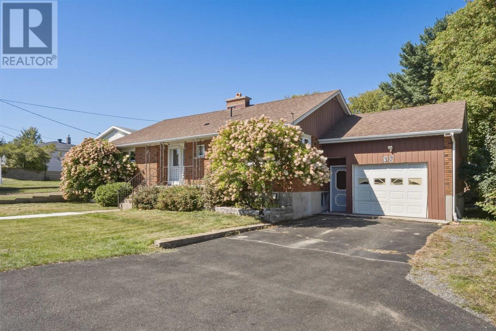 37 Huron AVE Property Photo 1