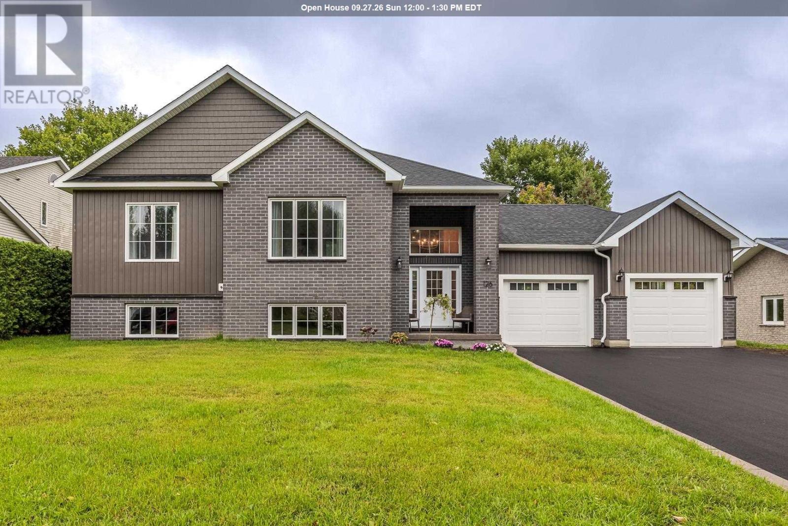 126 Queensgate Blvd Property Photo 1