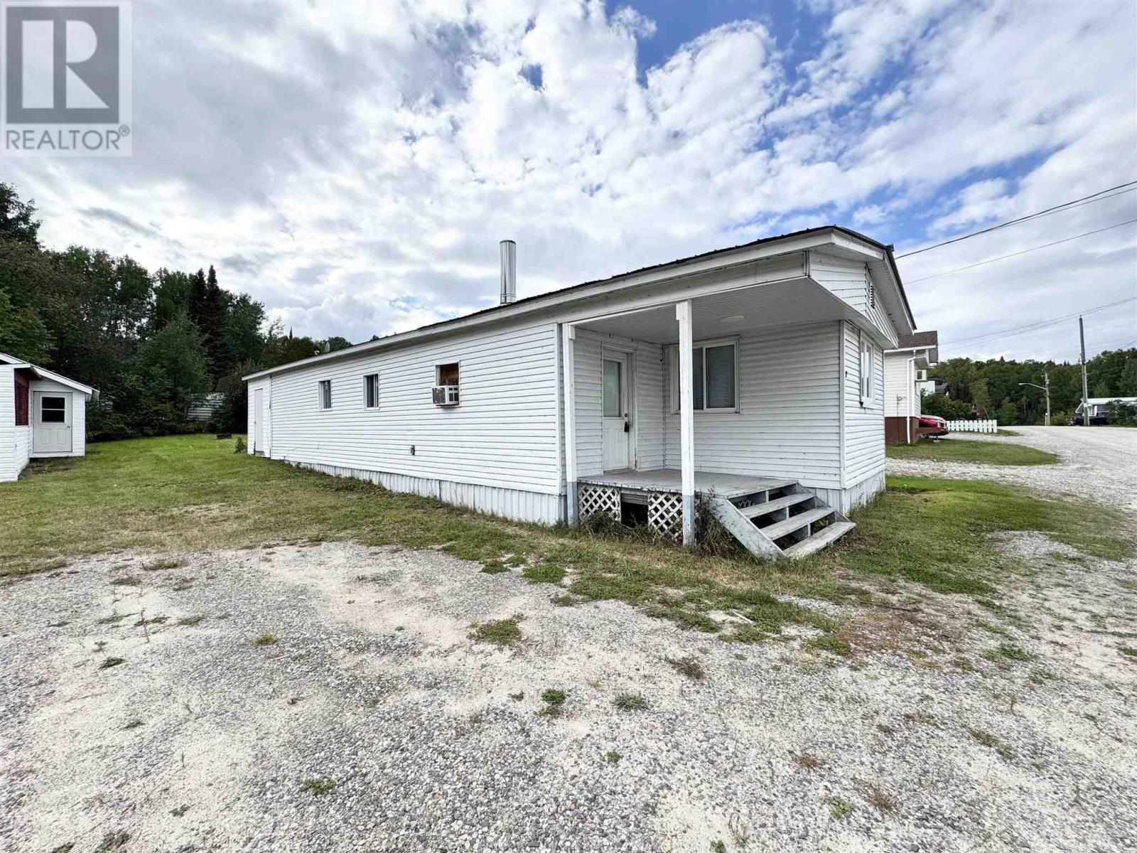 3 Fontaine Dr Property Photo 1