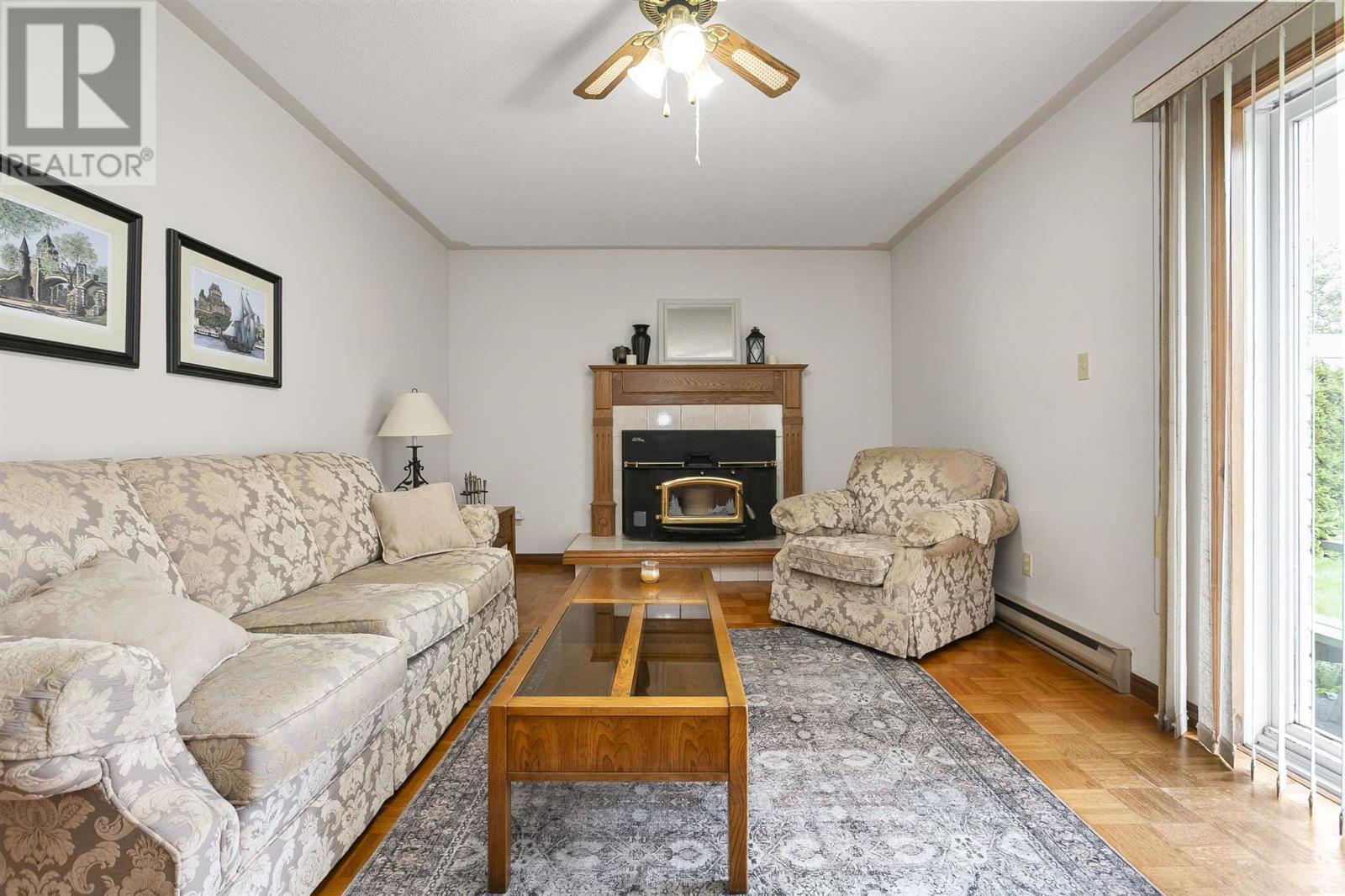 62 Laronde Ave Property Photo 4