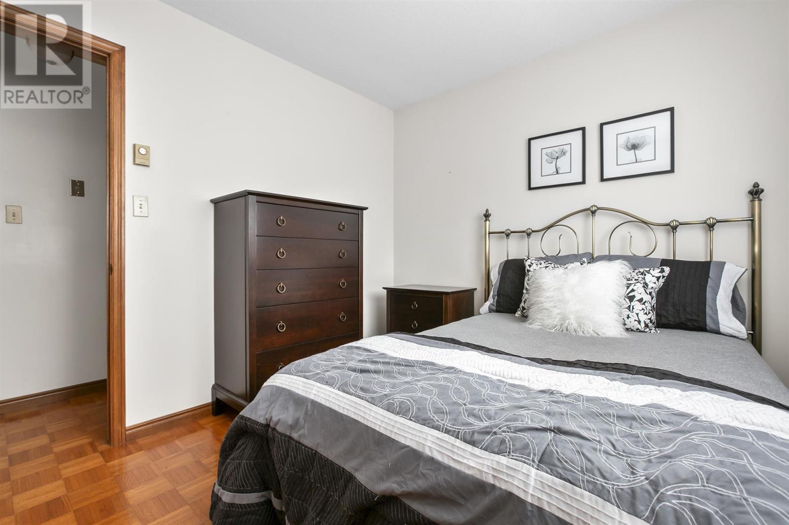 62 Laronde Ave Property Photo 8