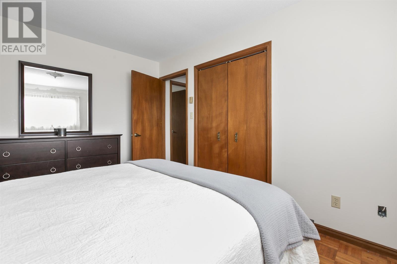 62 Laronde Ave Property Photo 13