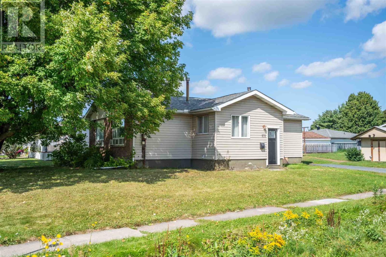 151 Chicora CRES Property Photo 1