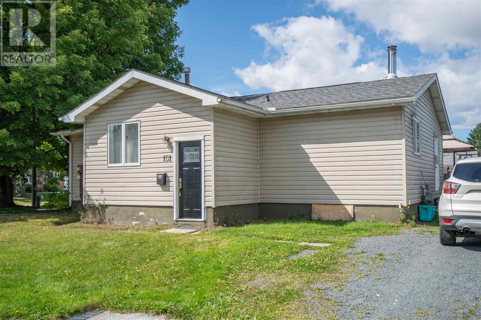 151 Chicora Cres Property Photo 2