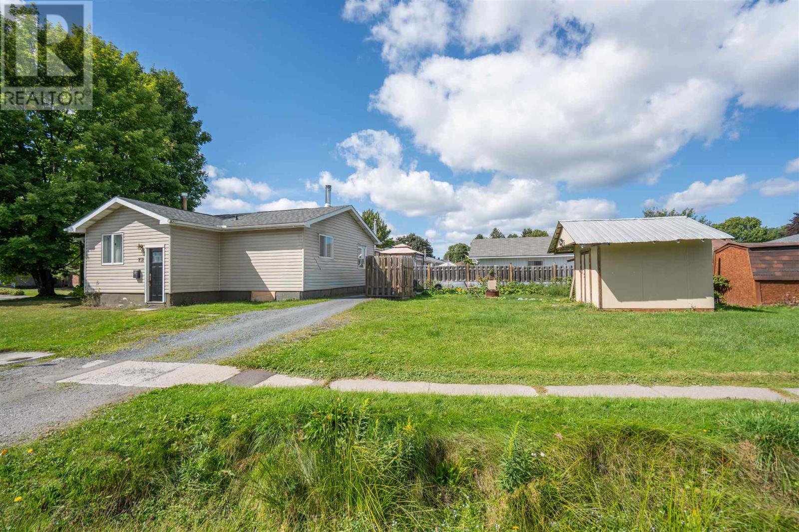 151 Chicora Cres Property Photo 3