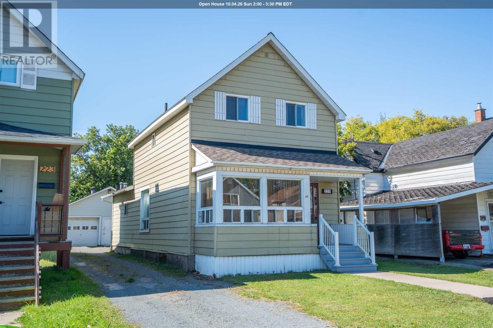 225 Beverley St Property Photo 1