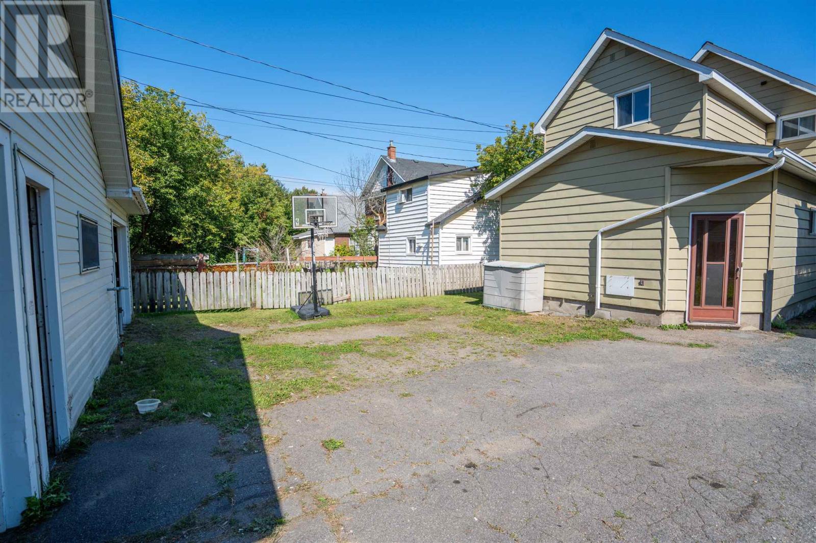 225 Beverley St Property Photo 25