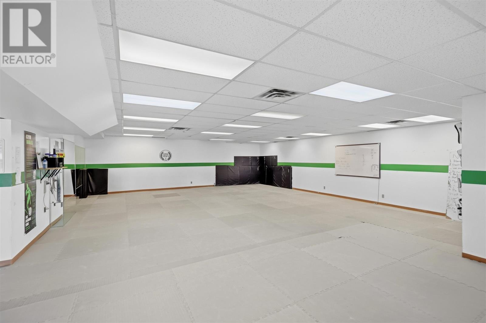 258 Queen St E Property Photo 3