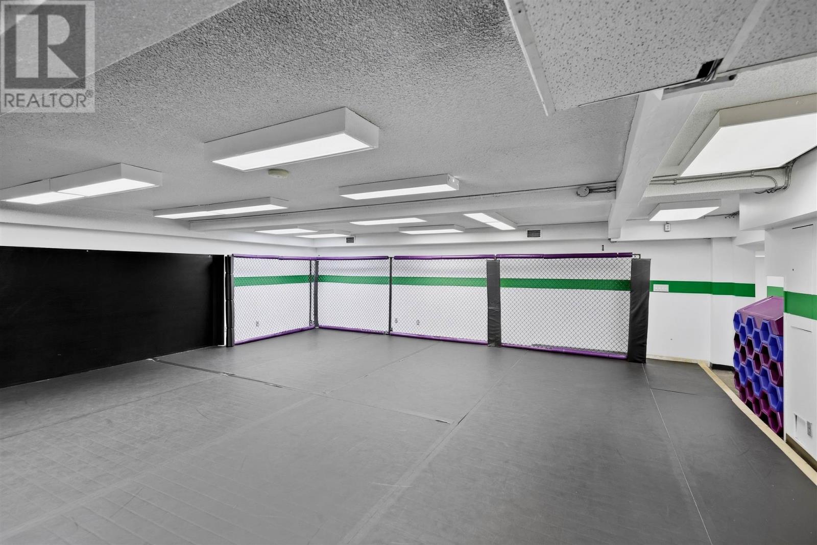 258 Queen St E Property Photo 12