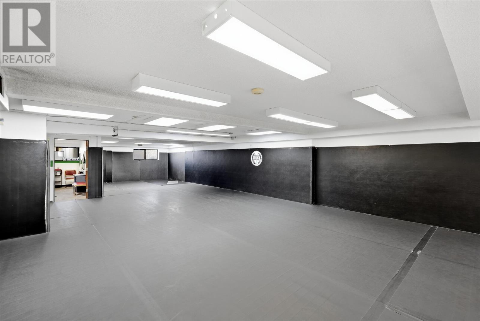 258 Queen St E Property Photo 13