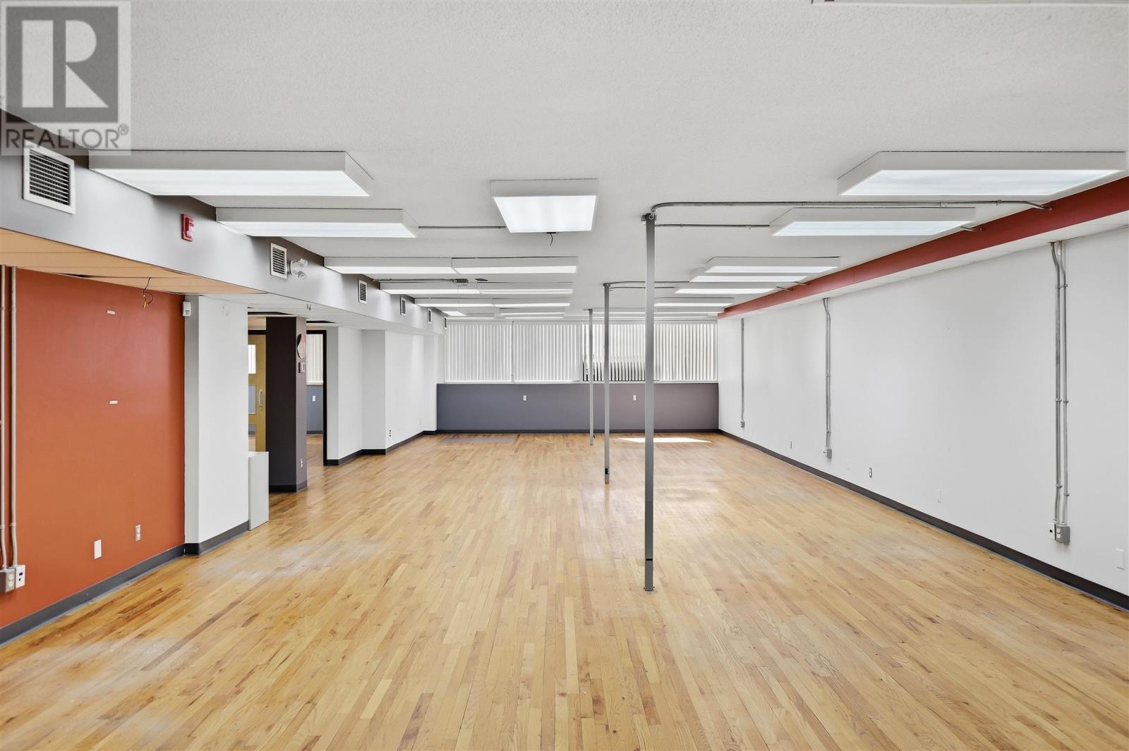 258 Queen St E Property Photo 20