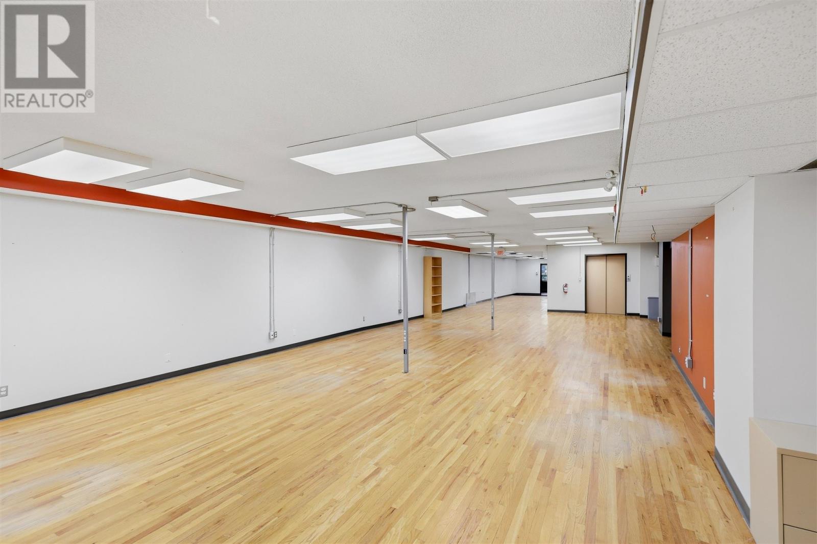 258 Queen St E Property Photo 23