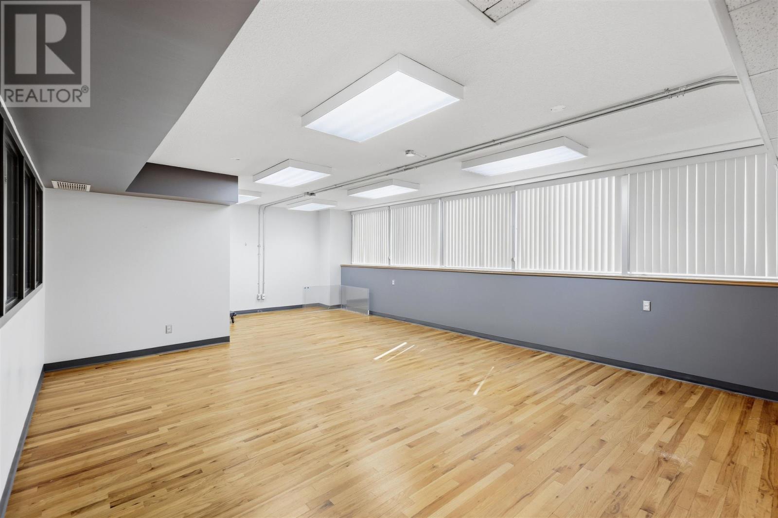 258 Queen St E Property Photo 26