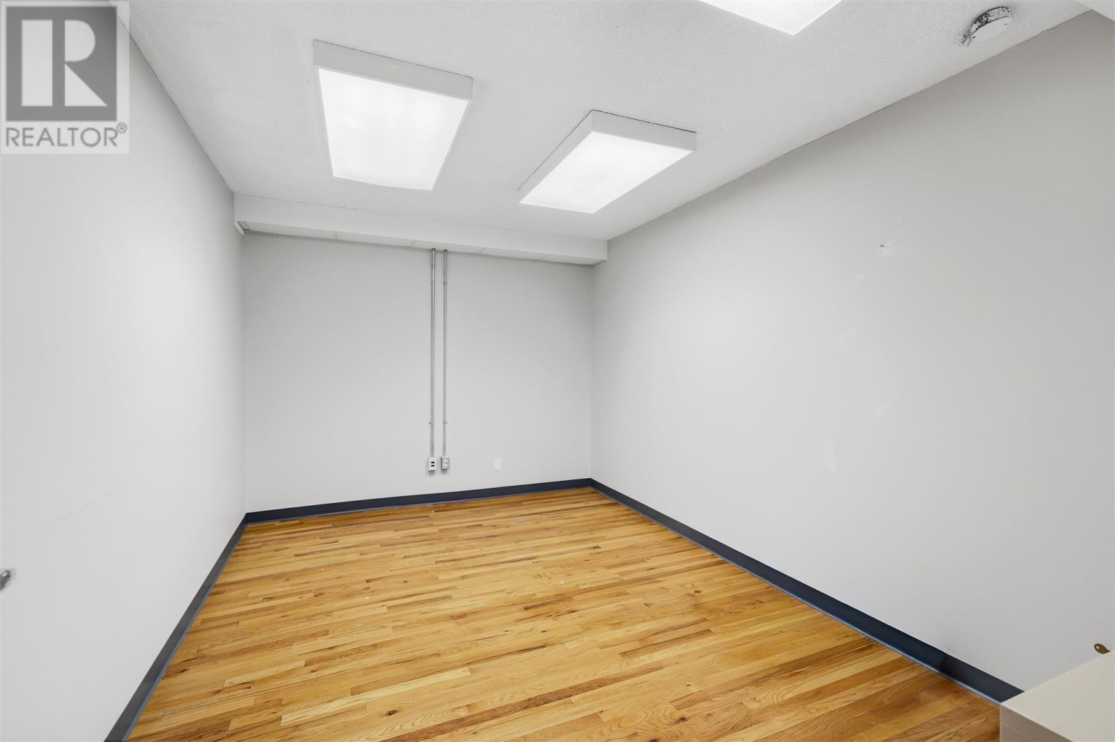 258 Queen St E Property Photo 28
