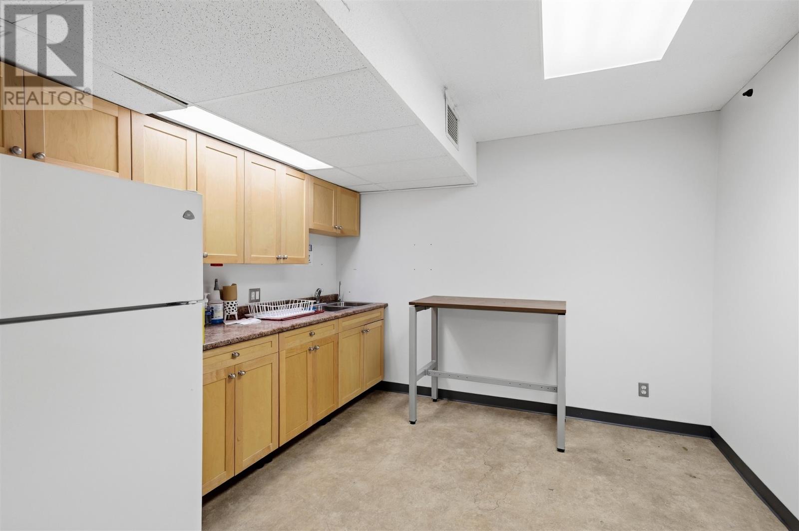 258 Queen St E Property Photo 29