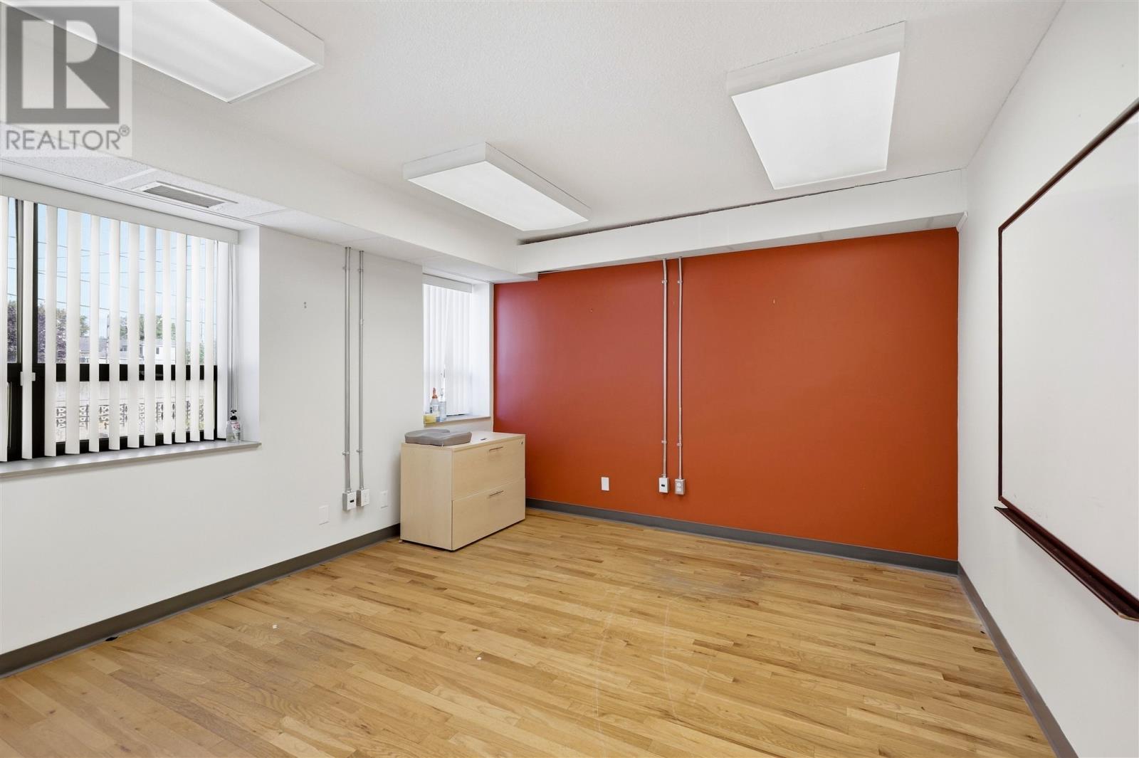 258 Queen St E Property Photo 36