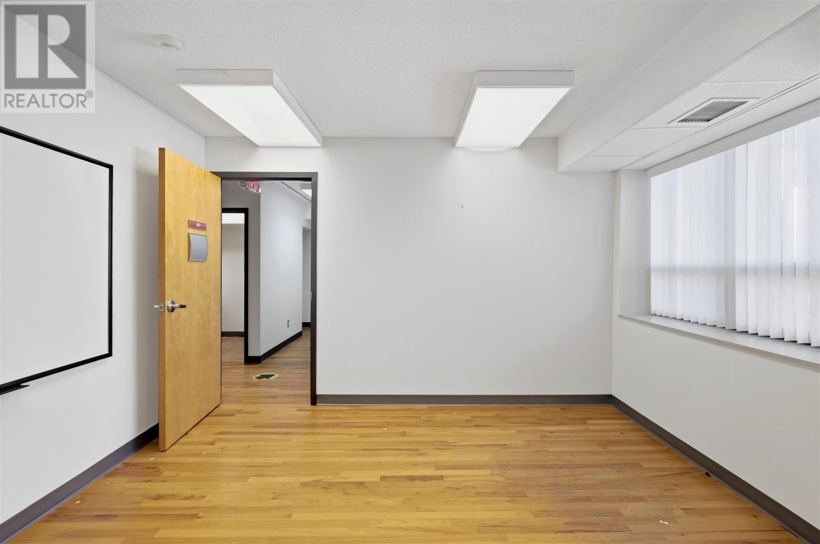 258 Queen St E Property Photo 37