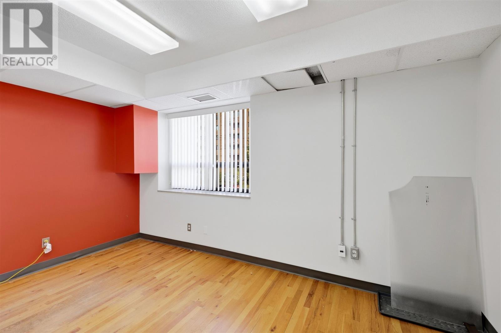 258 Queen St E Property Photo 38